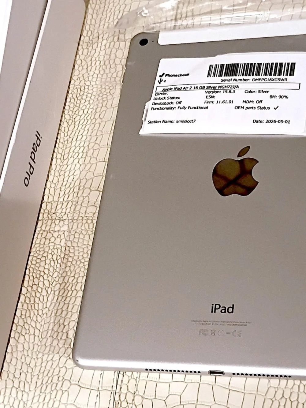 Apple iPad Air2 A1567 16 GB,Wi-Fi + 4G,9.7 in-Silver(Unlocked)Battery Health 90%